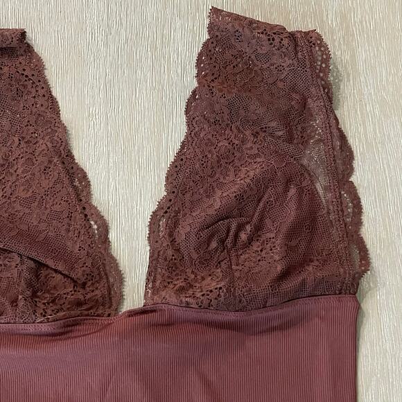 Intimately Free People Power Play Cami Ribbed Stretch Lace Top Plunge Neck Sz S - Picture 8 of 11